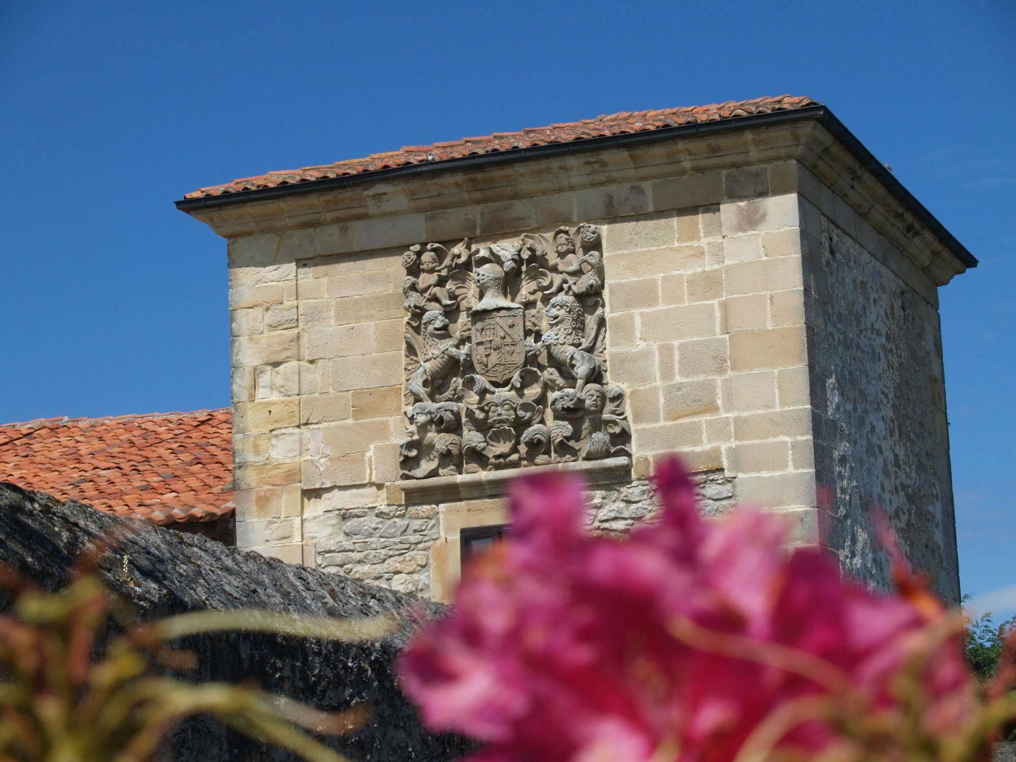 Hotel Palacio De La Pena Cantabria Ajo Exterior photo